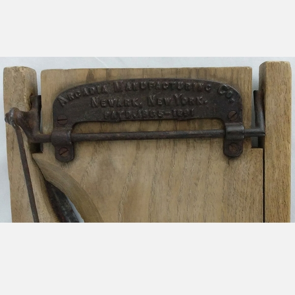Antique 1885-1891 Newark NY Solid Oak Slicer - Picture 3 of 8